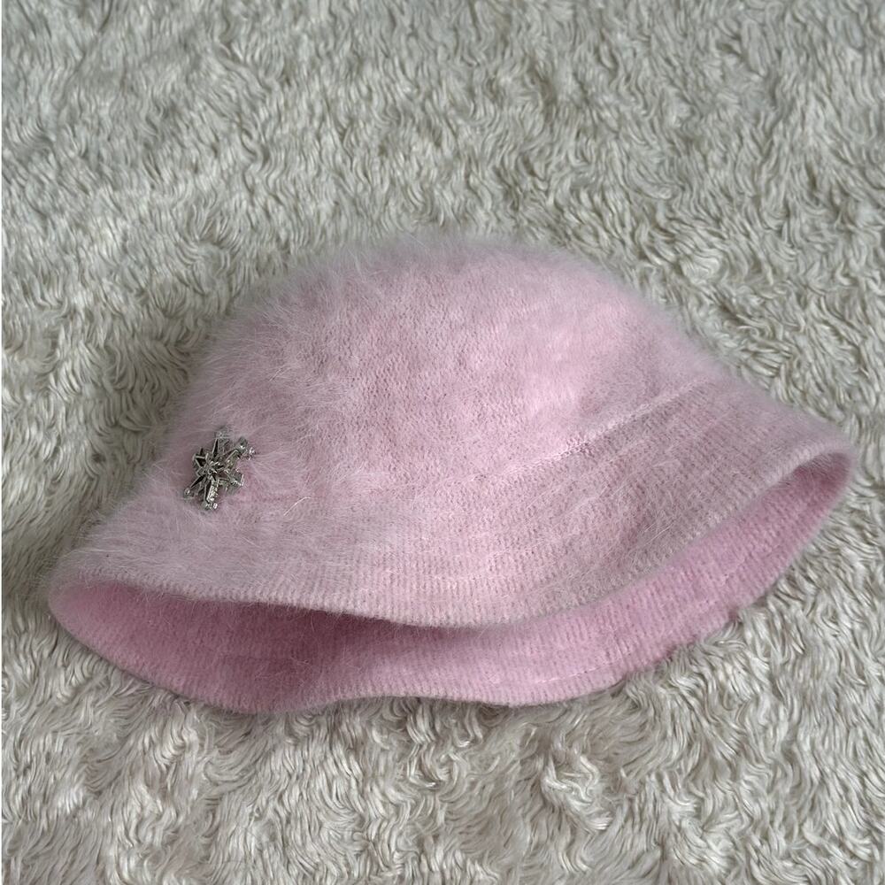 Gorgeous Vintage Pink Angora Fuzzy Bucket Hat with Snowflake Brooch - Picture 1 of 7